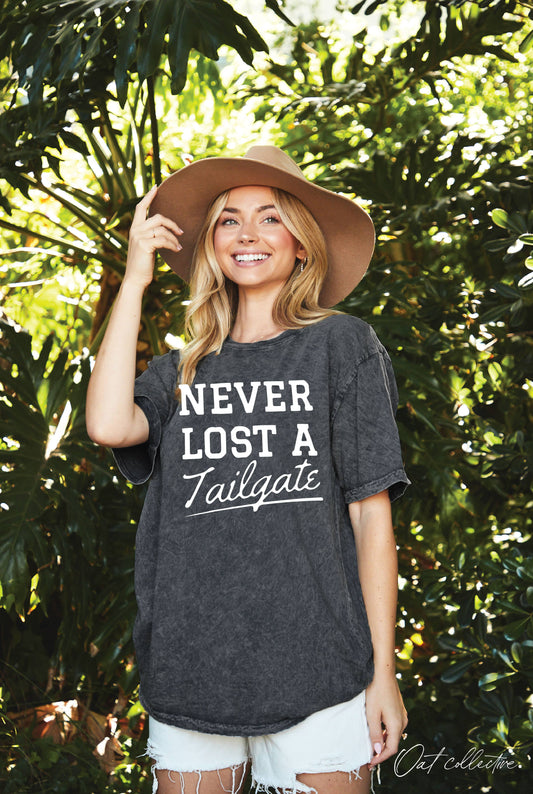 NEVER LOST A TAILGATE Oversized Graphic Top  : MINERAL BLACK