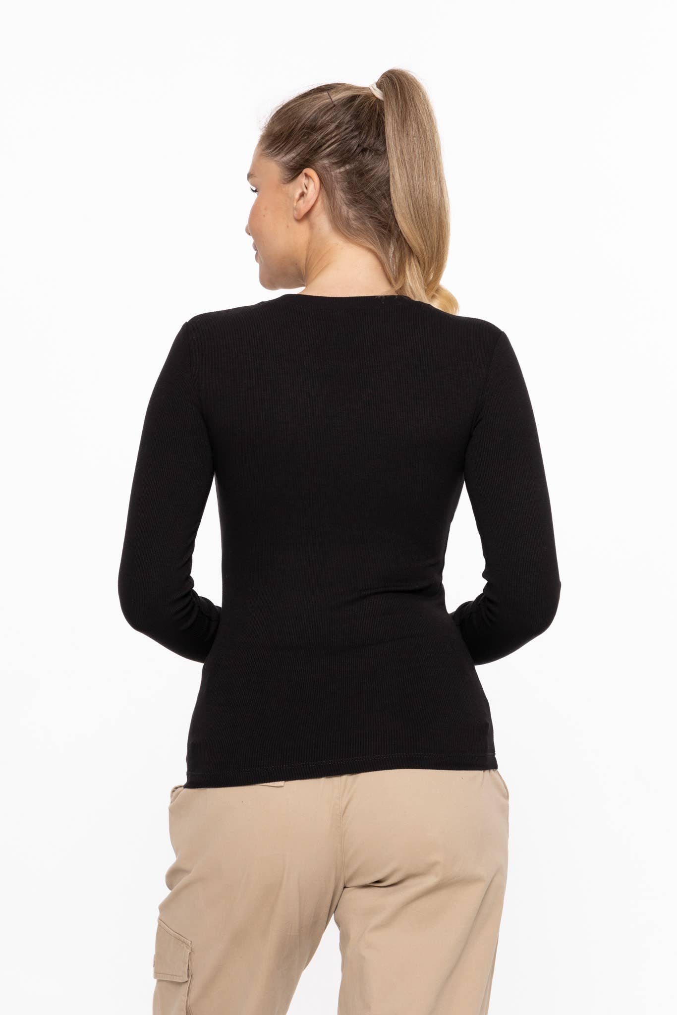 Essential Long-Sleeved Micro-Ribbed Athleisure Top: BLACK