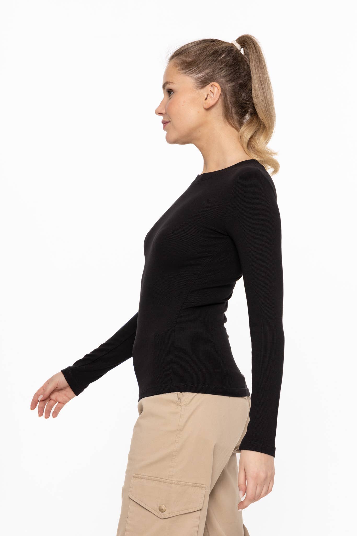 Essential Long-Sleeved Micro-Ribbed Athleisure Top: BLACK