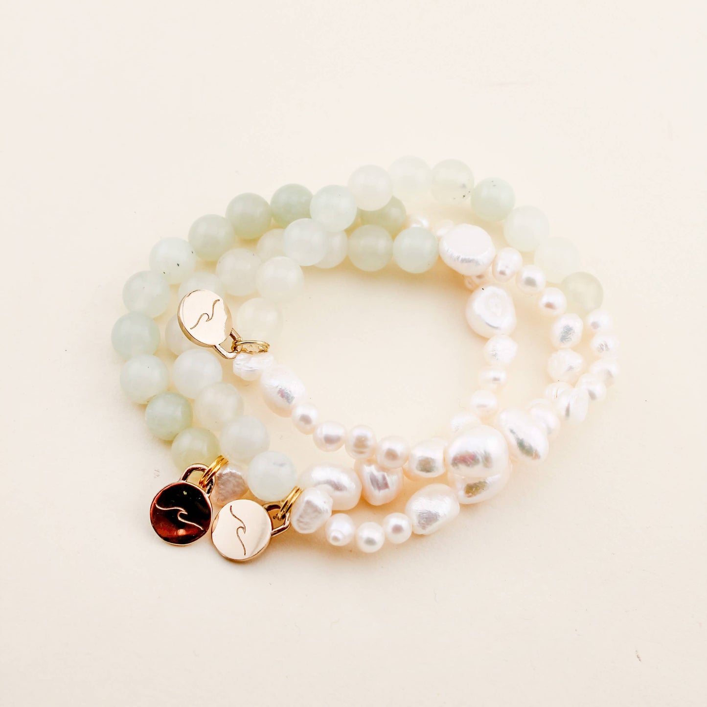 Two Tone Pearl + Jade Beaded Bracelet: Bracelet with Suede Bag