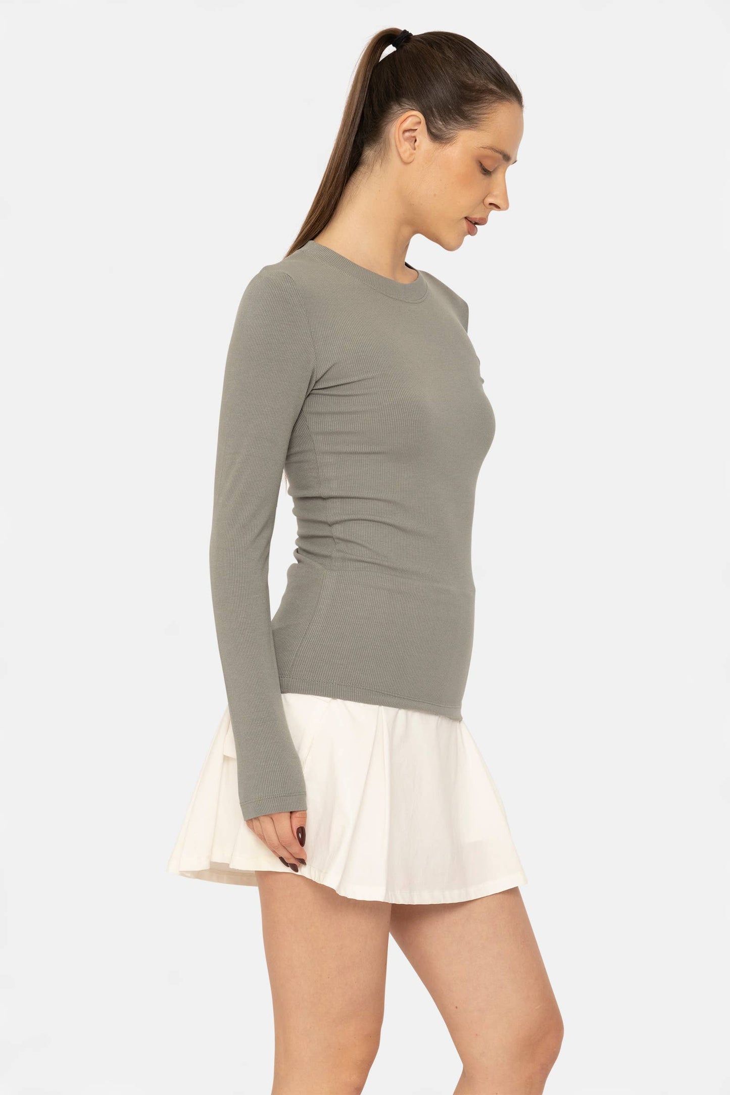 Essential Long-Sleeved Micro-Ribbed Athleisure Top: SHADOW